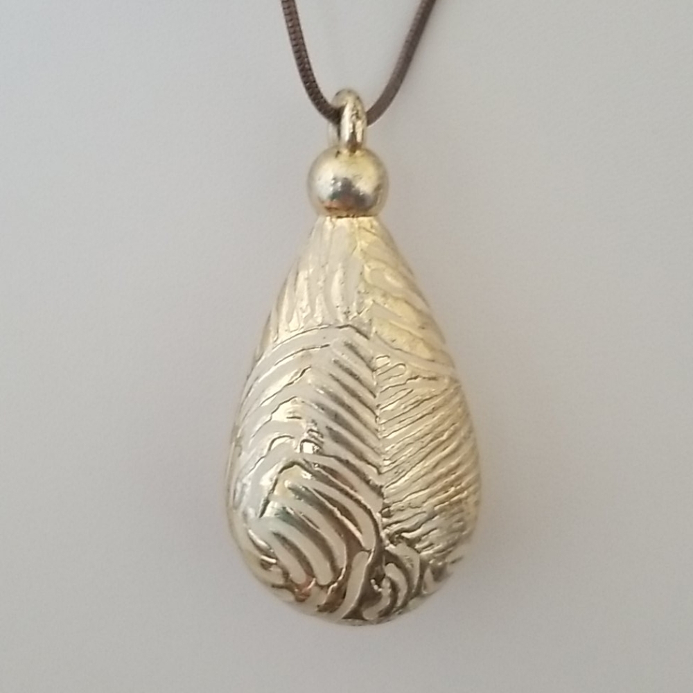 Patterned Goldtone Pendant Necklace